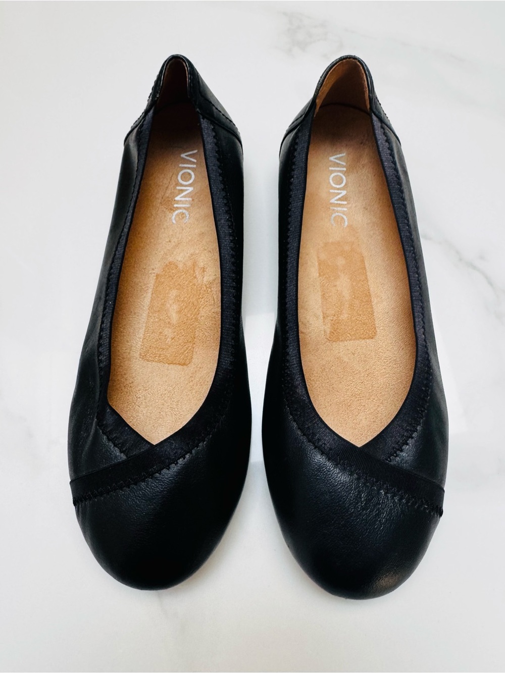 Vionic Black Leather Ballet Flats
Sz 5